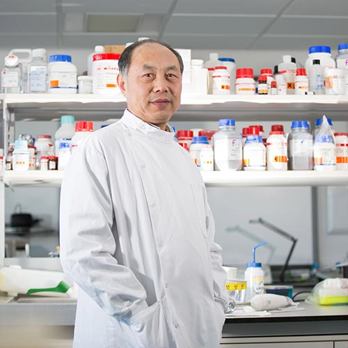 Professor Jun Wei has devised a kit for screening blood bank stock for samples with high levels of a cancer-fighting antibody. Professor Jun Wei has devised a kit for screening blood bank stock for samples with high levels of a cancer-fighting antibody.
